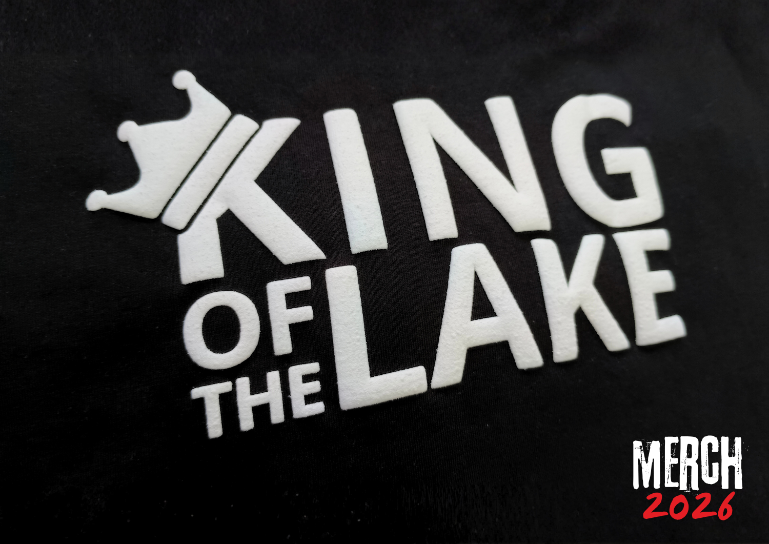 King of the Lake 2026 - triko B&W - Obrázek 6